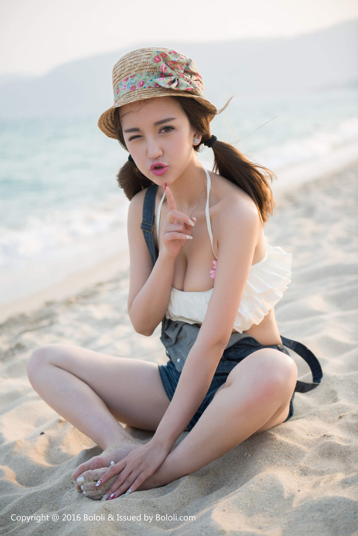 沙滩美女图片