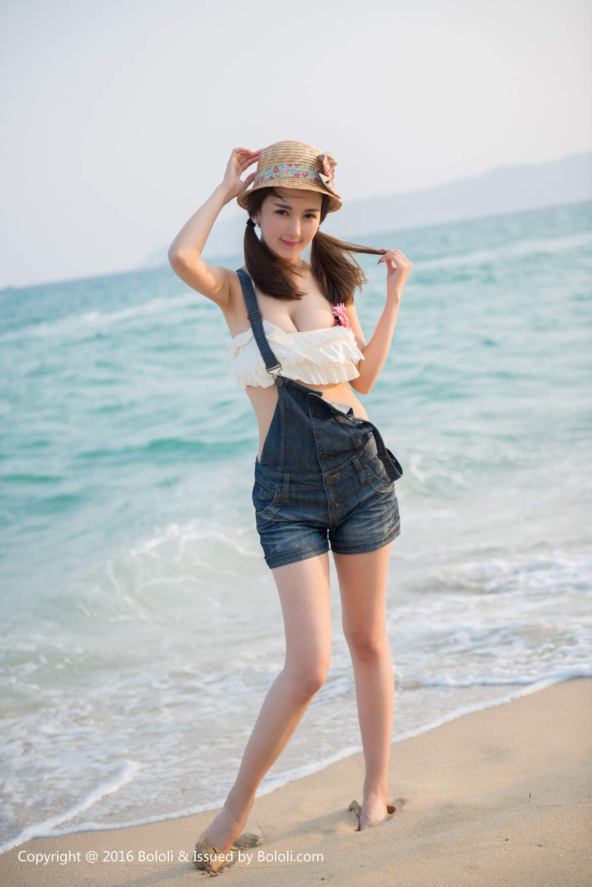 沙滩美女图片