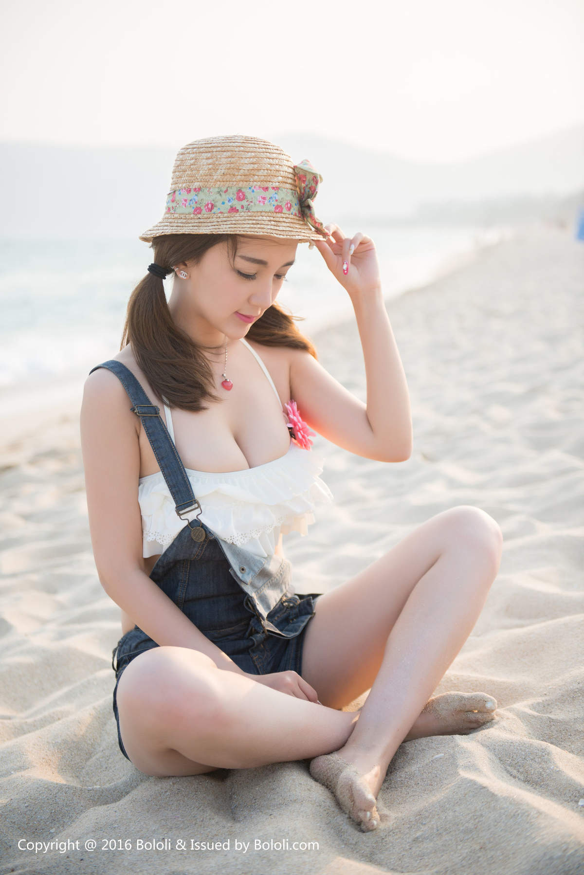 沙滩美女图片