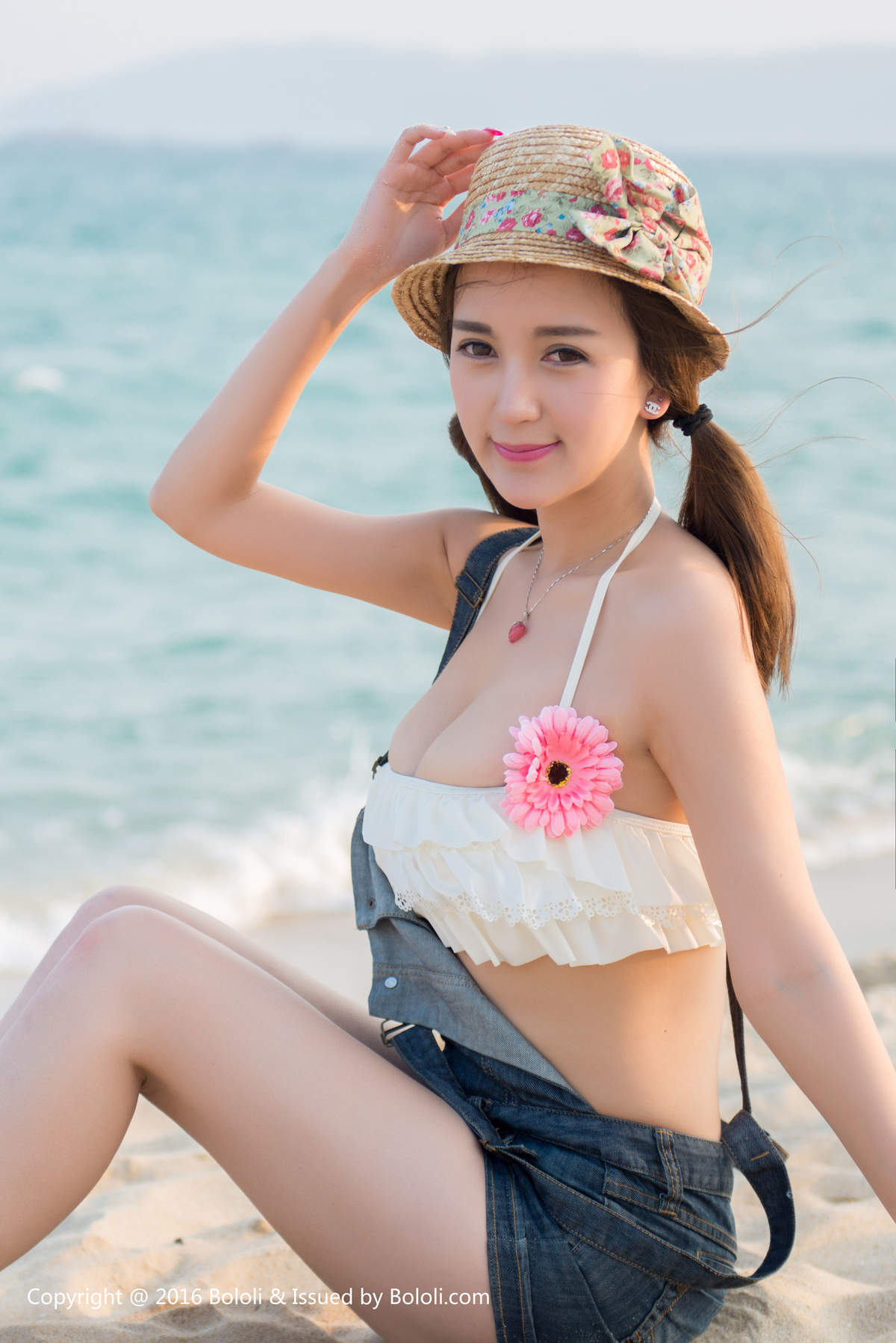 沙滩美女图片
