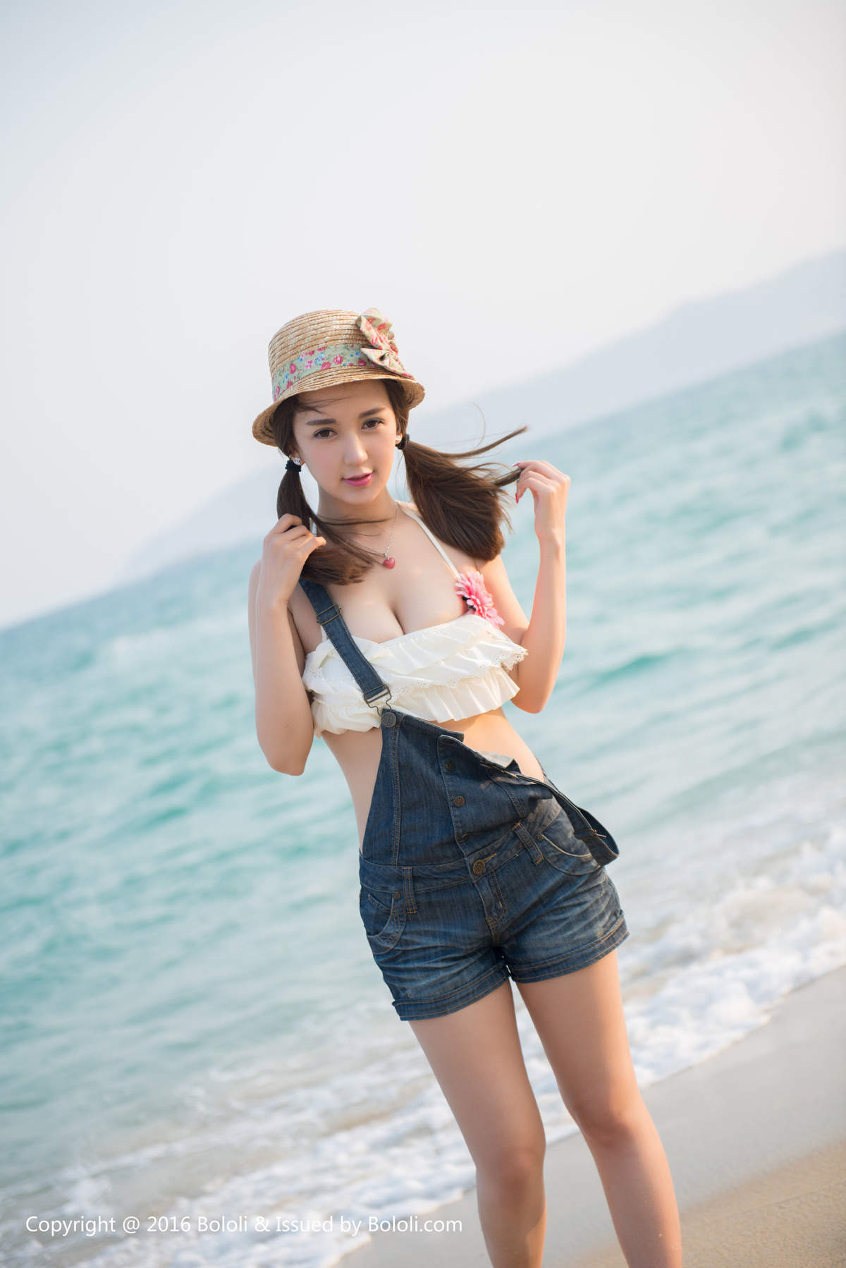 沙滩美女图片