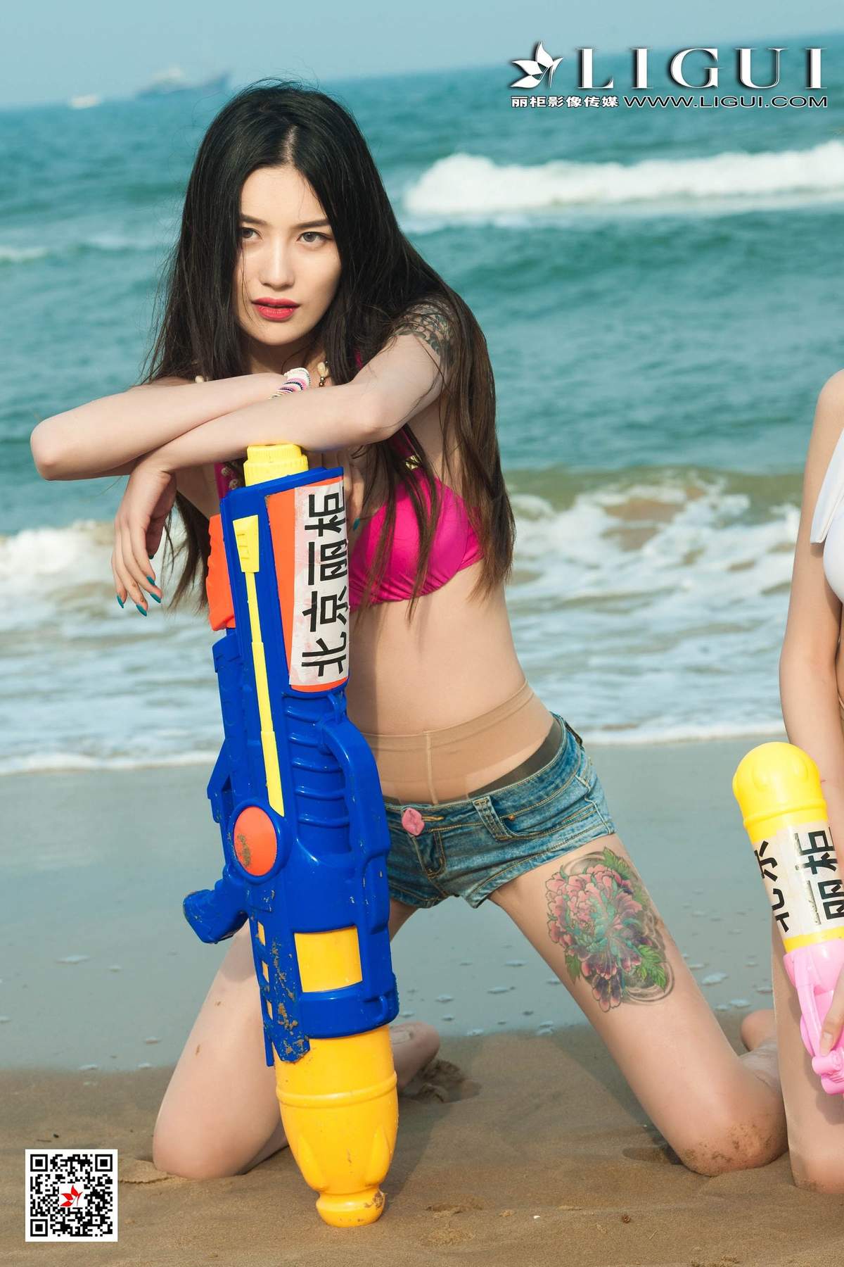 沙滩美女图片