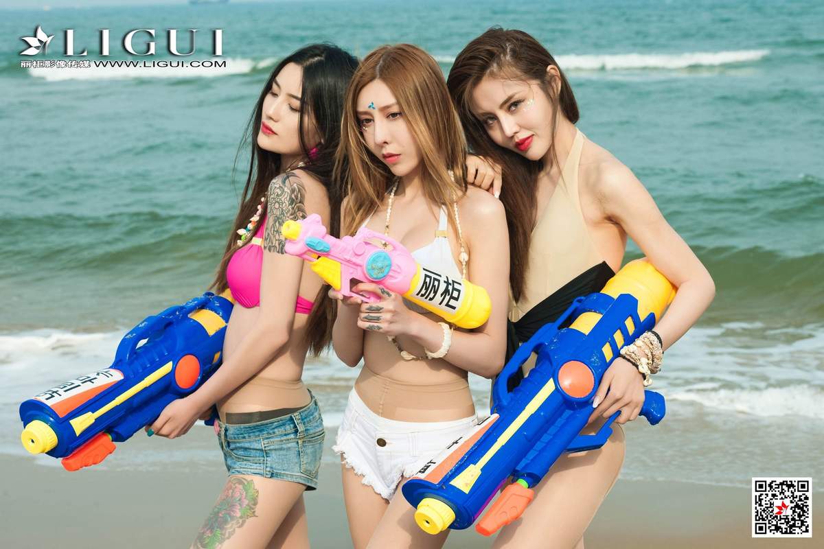 沙滩美女图片