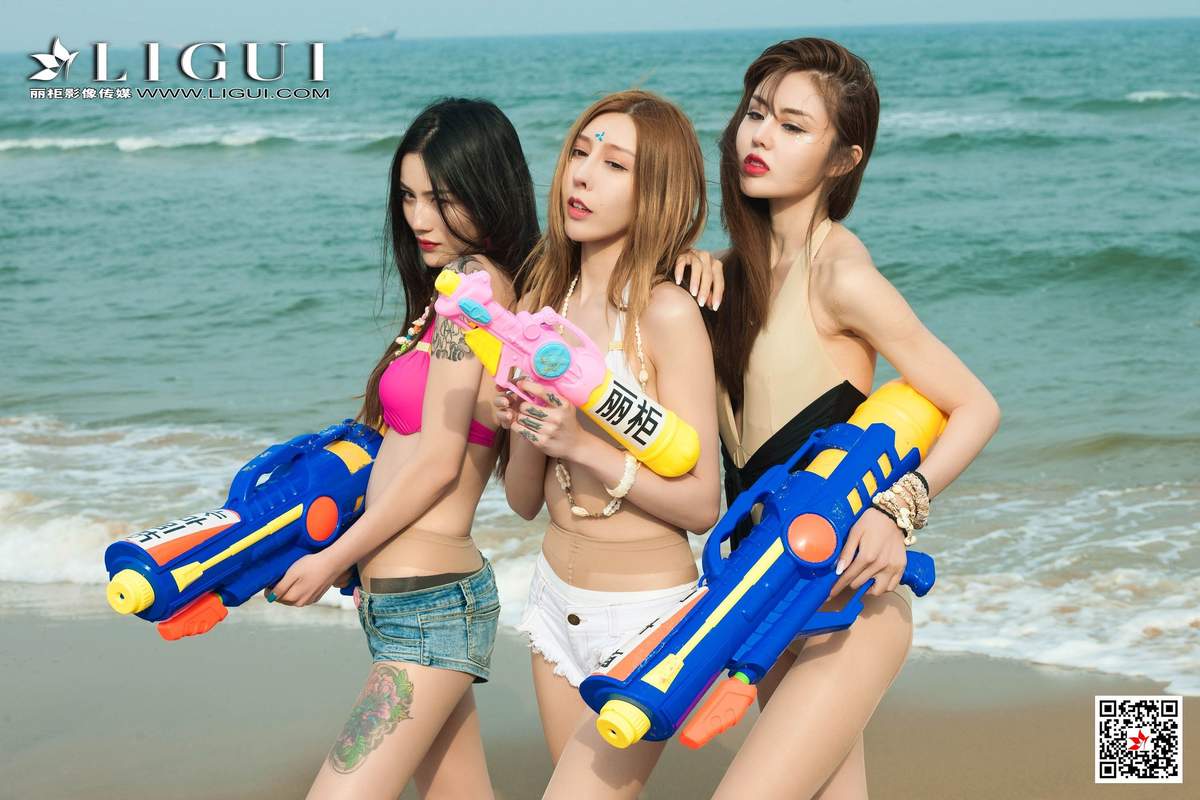 沙滩美女图片