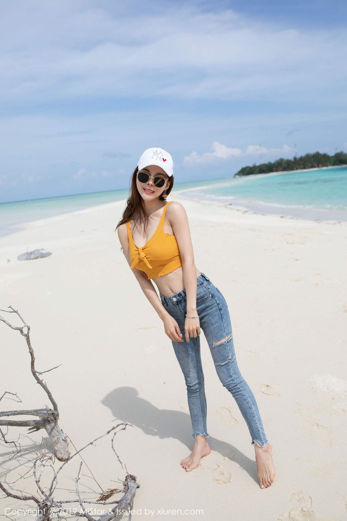 沙滩美女图片
