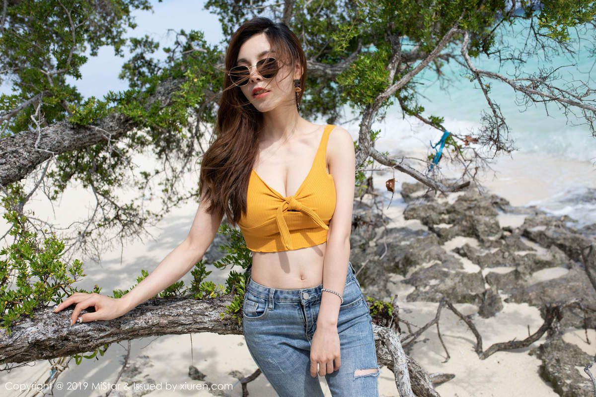 沙滩美女图片