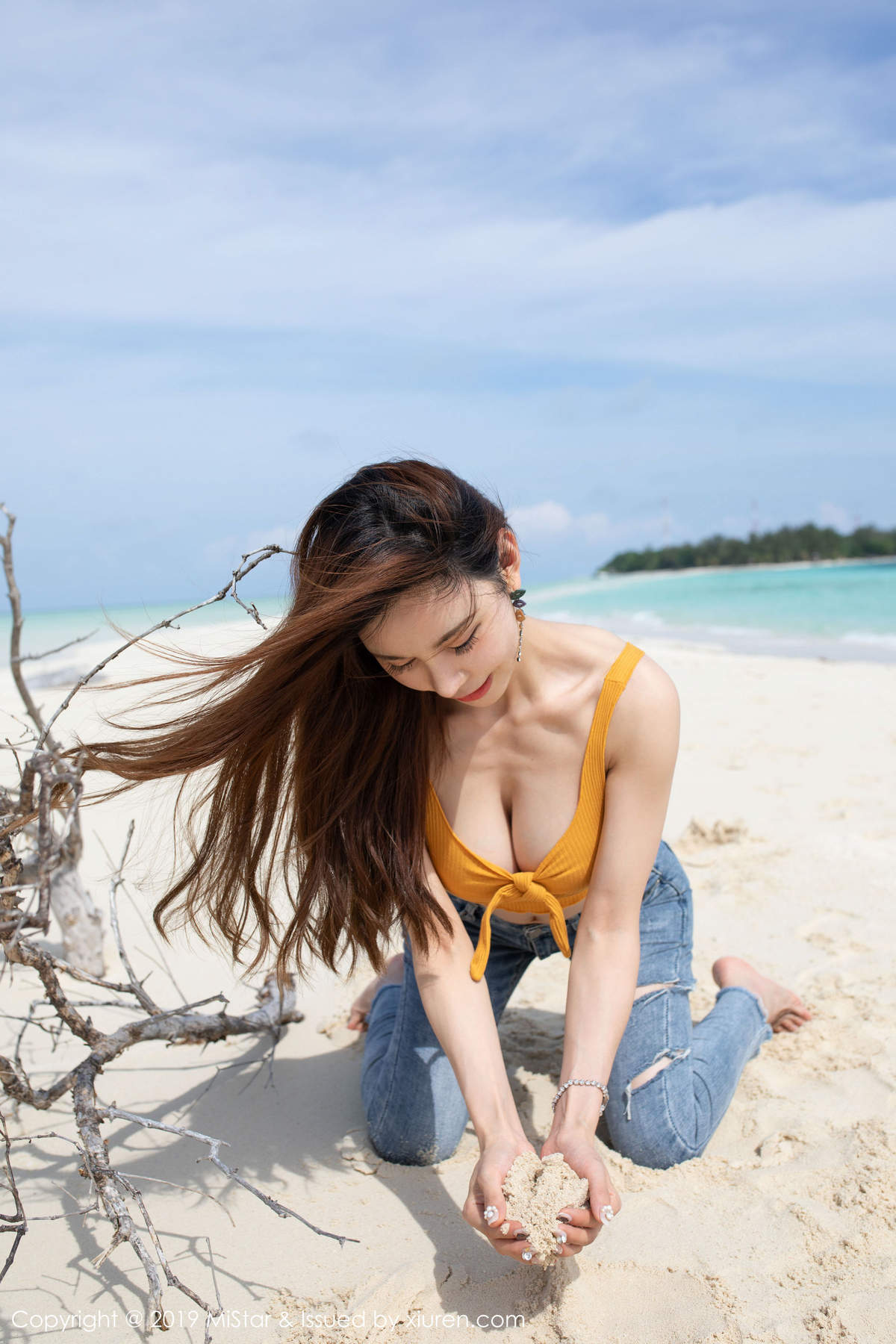 沙滩美女图片
