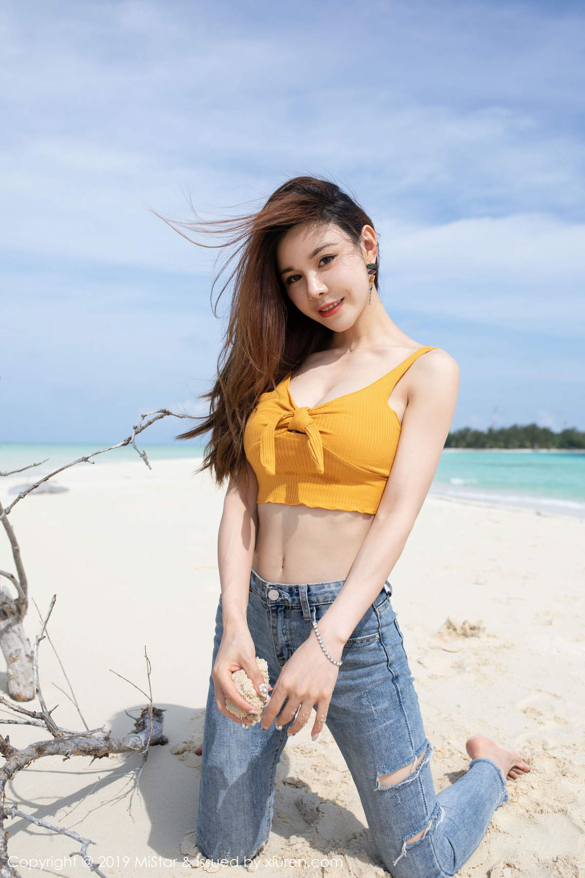 沙滩美女图片