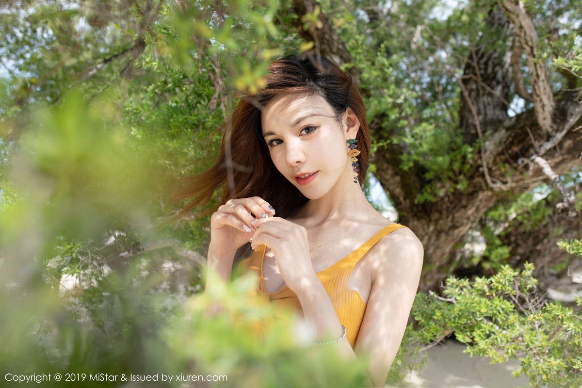 沙滩美女图片