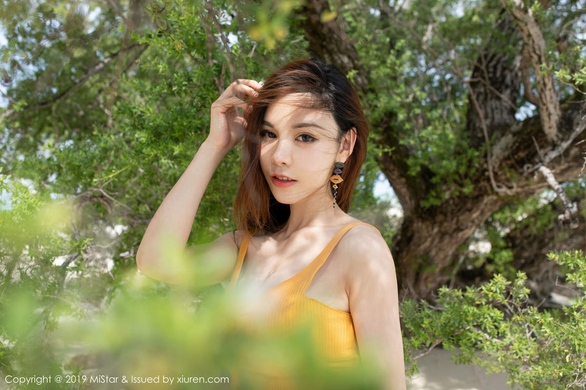 沙滩美女图片