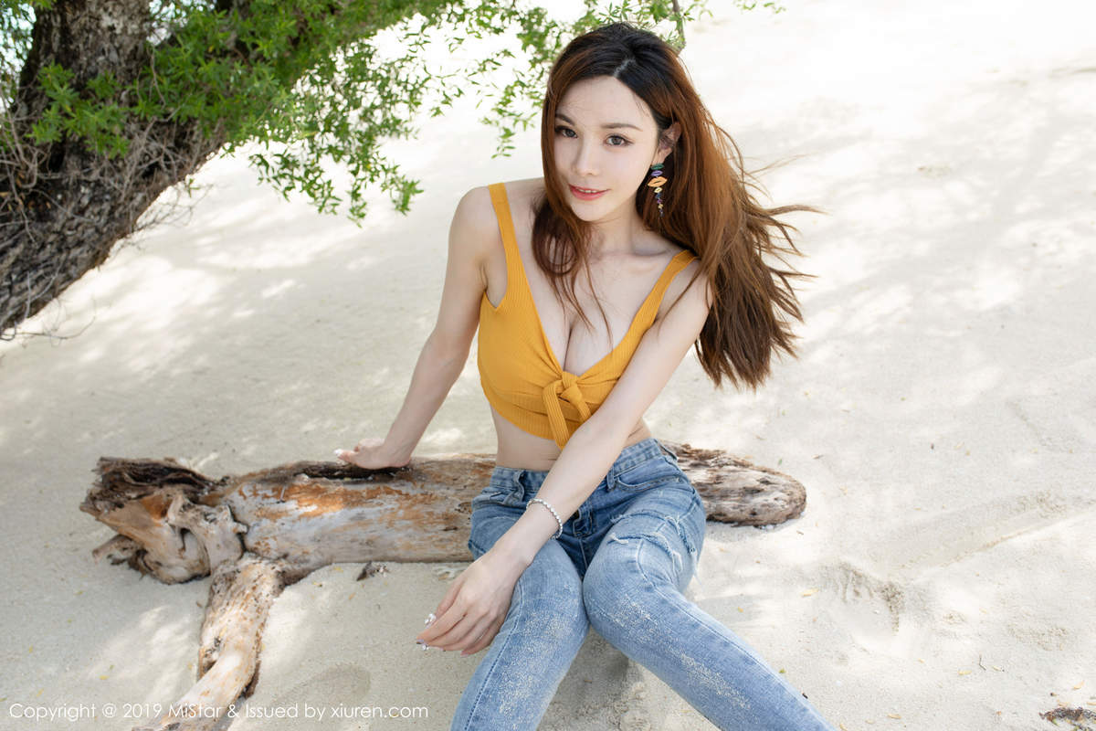 沙滩美女图片