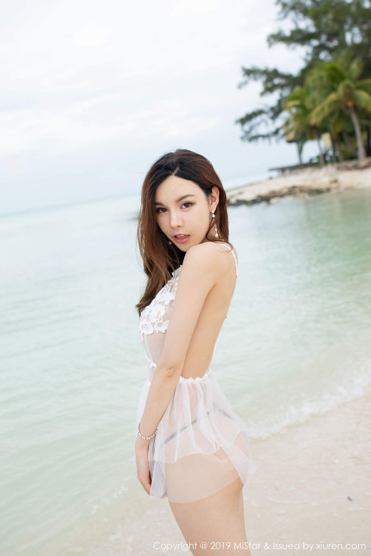 沙滩美女图片