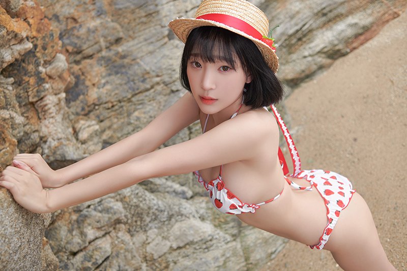 沙滩内衣秀个人照摄影短发美艳草莓小妹沙滩上酥胸迷人美女写真图片图片