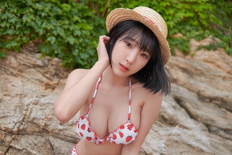 沙滩内衣秀个人照摄影短发美艳草莓小妹沙滩上酥胸迷人美女写真图片图片