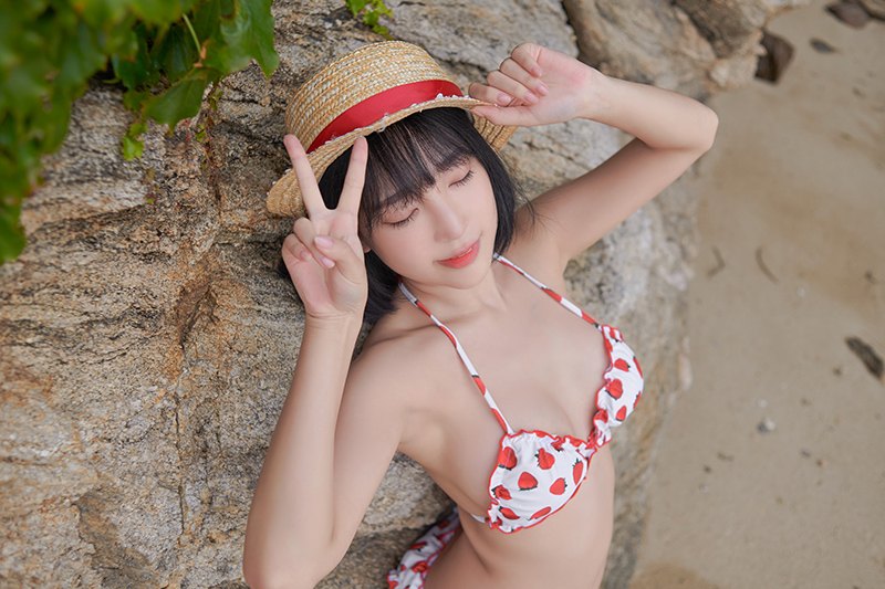 沙滩内衣秀个人照摄影短发美艳草莓小妹沙滩上酥胸迷人美女写真图片图片
