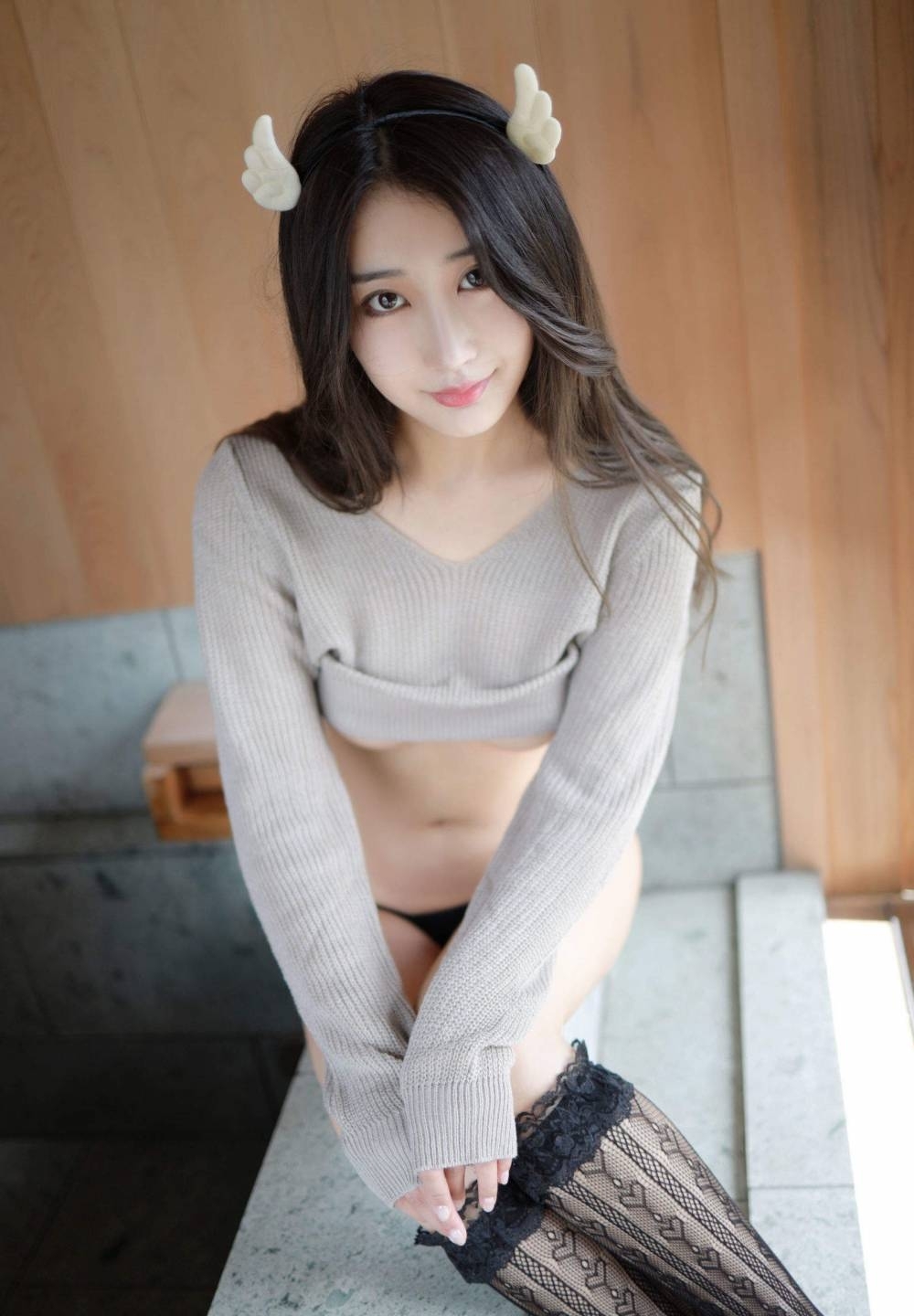 沙滩内衣秀个人照摄影短发美艳草莓小妹沙滩上酥胸迷人美女写真图片图片