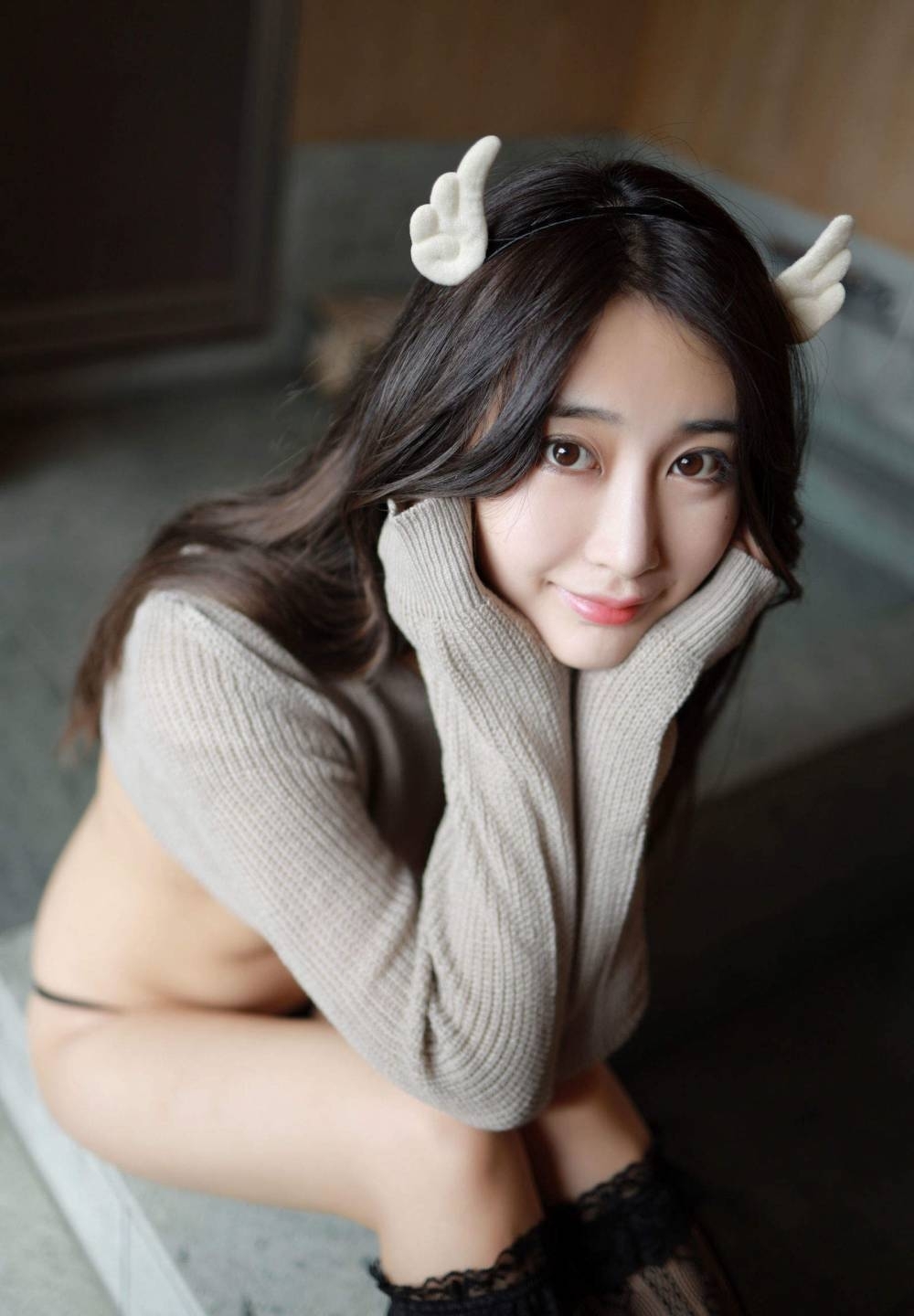 沙滩内衣秀个人照摄影短发美艳草莓小妹沙滩上酥胸迷人美女写真图片图片