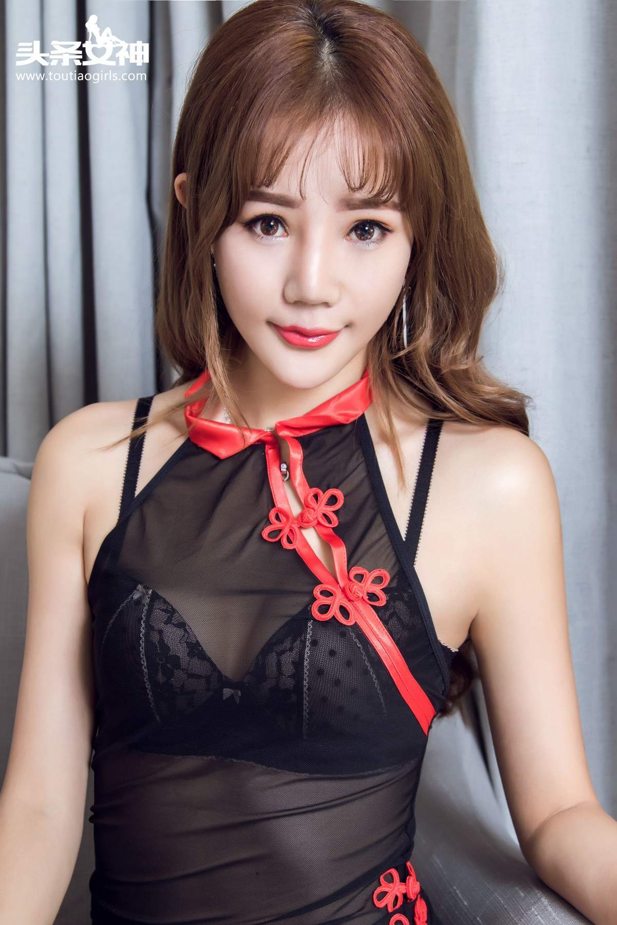 杏儿kitty乳脂肆意性感黑色内衣G罩杯美女写真集图片