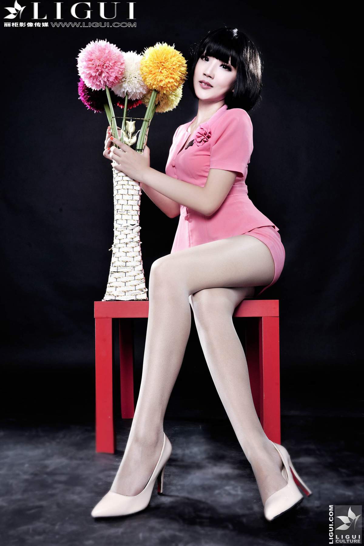 西装美女图片