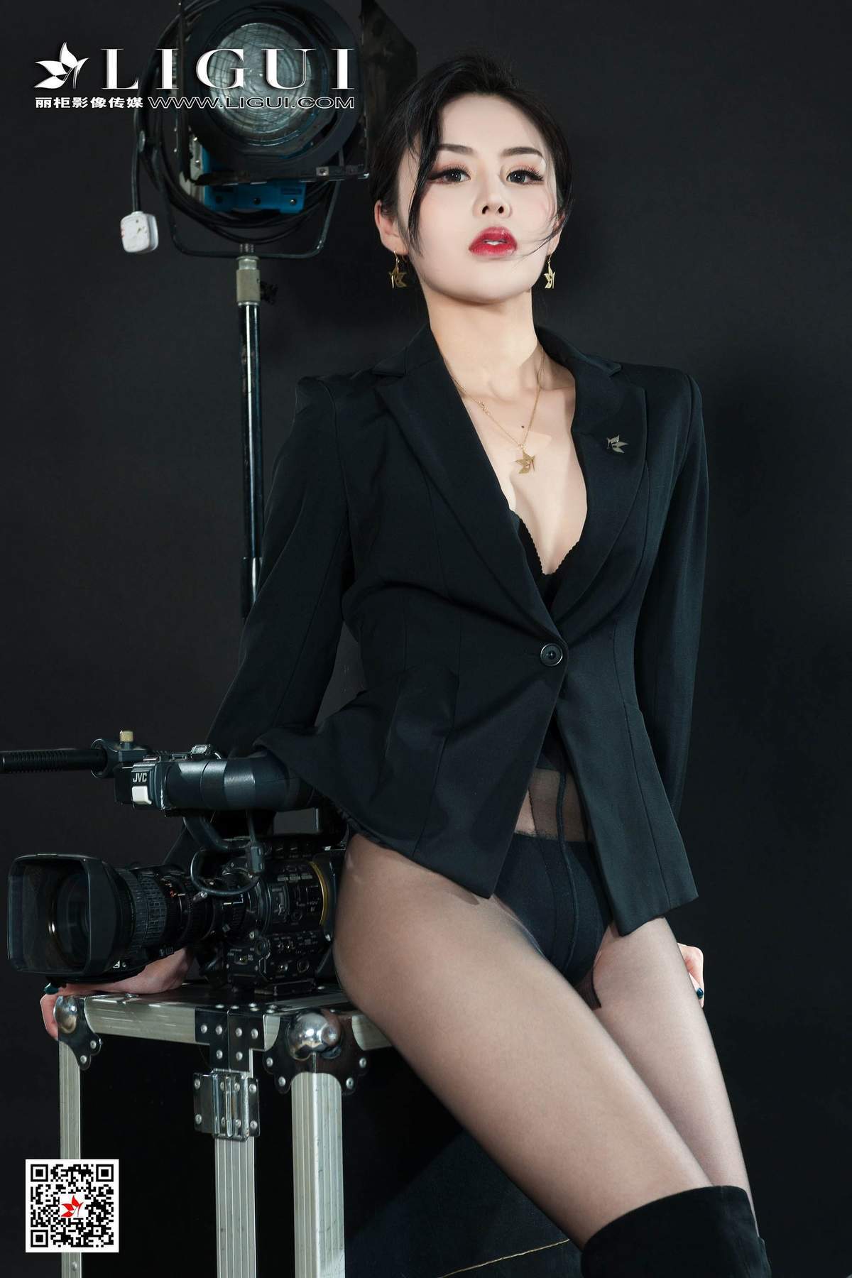 西装美女图片