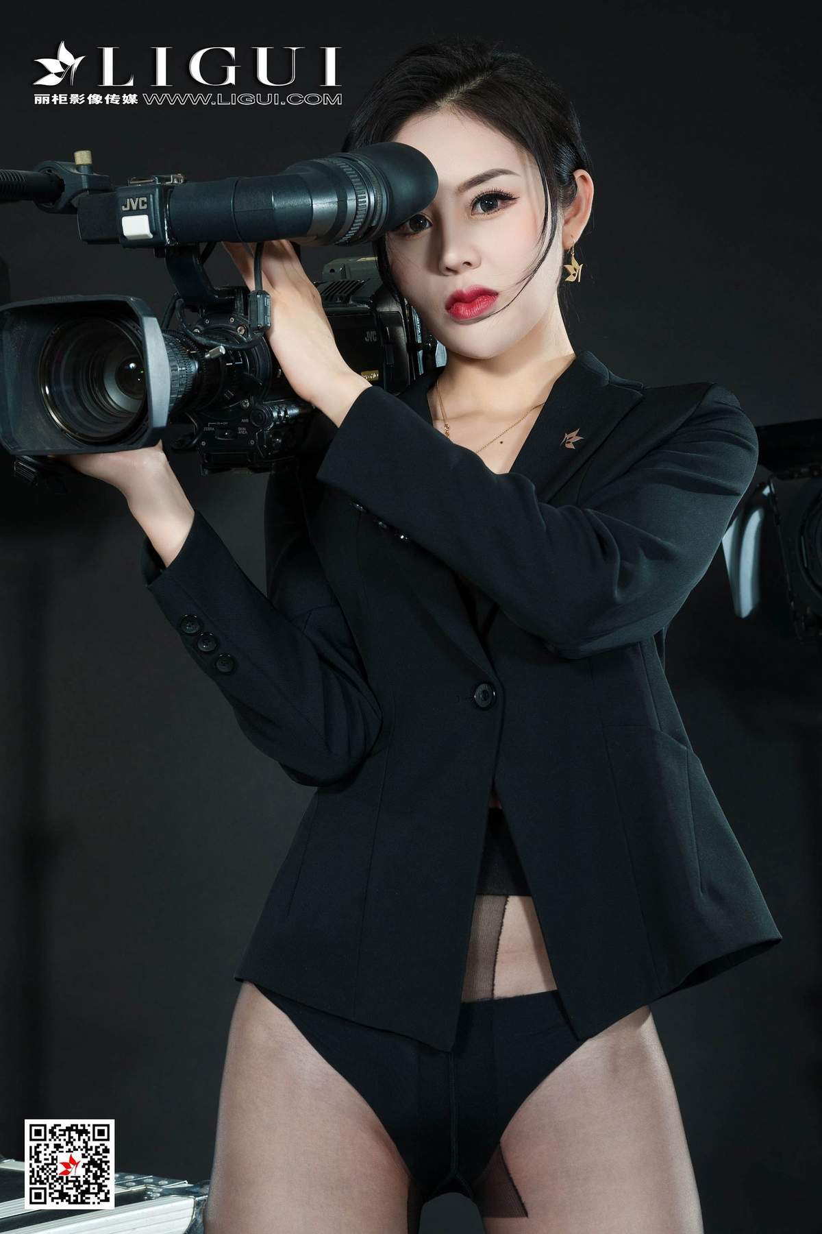 西装美女图片