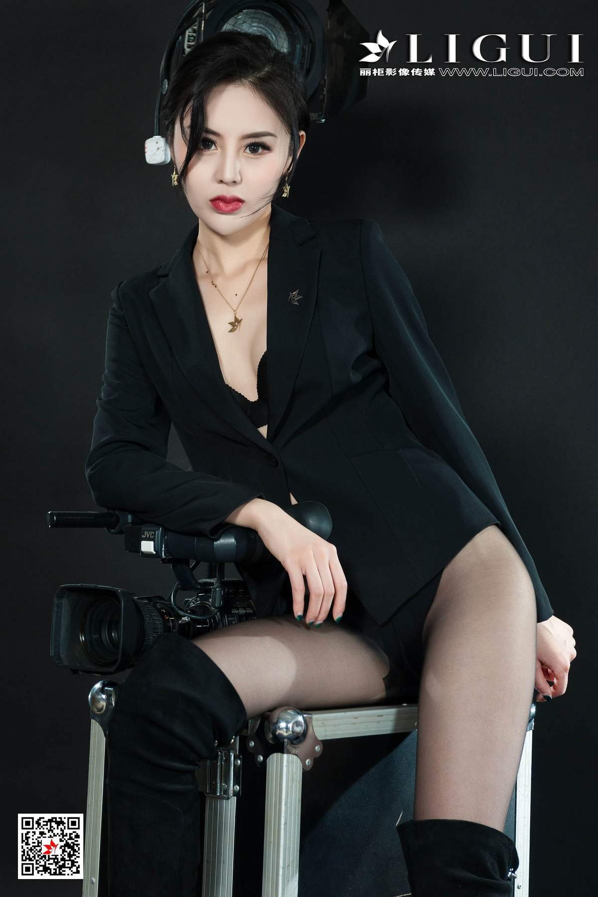 西装美女图片