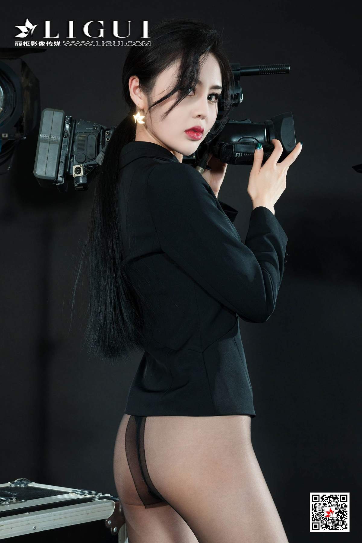 西装美女图片