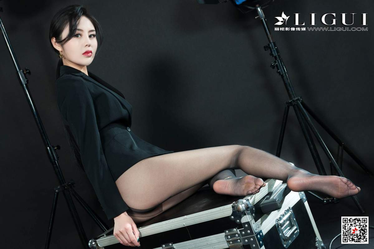 西装美女图片