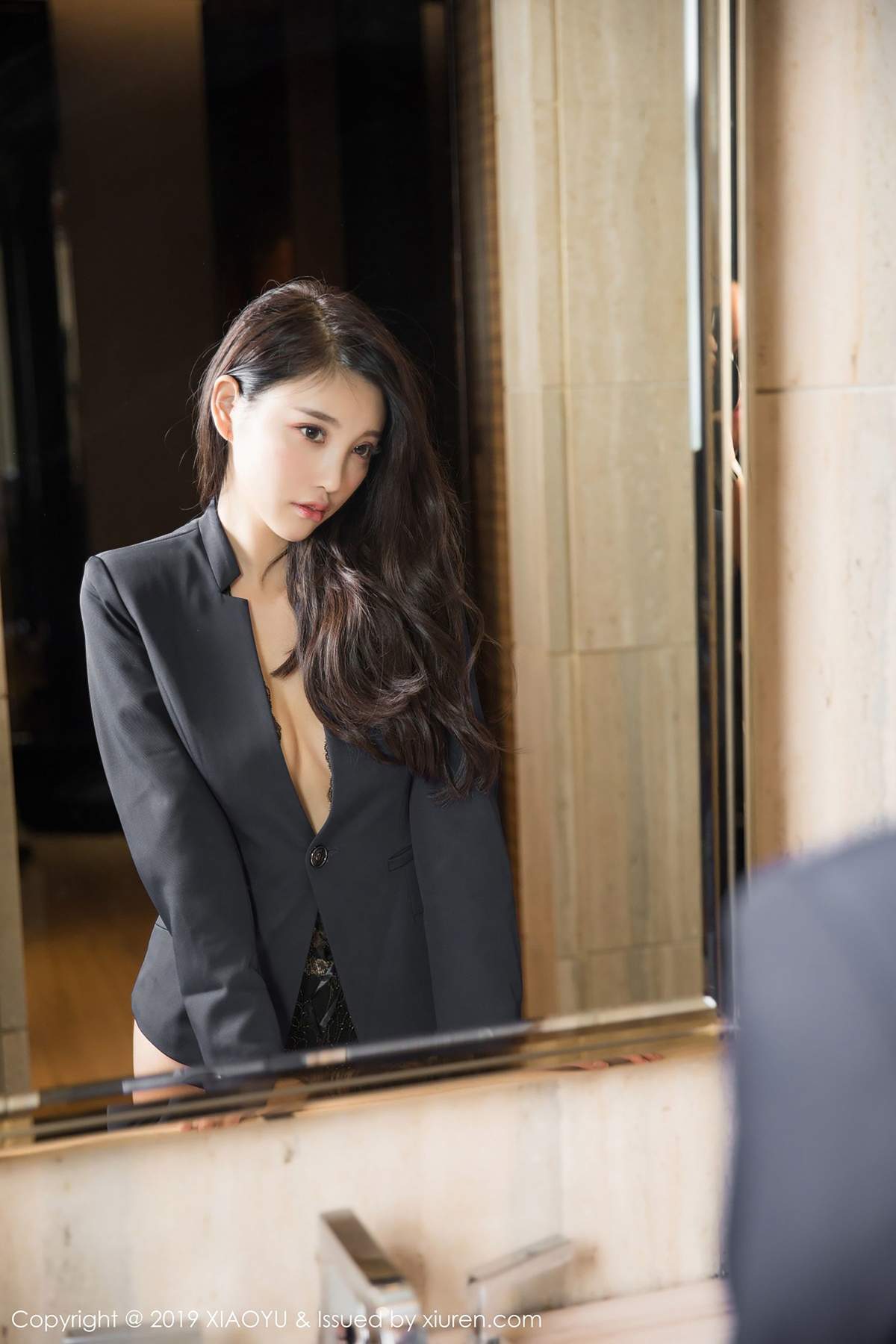 西装美女图片