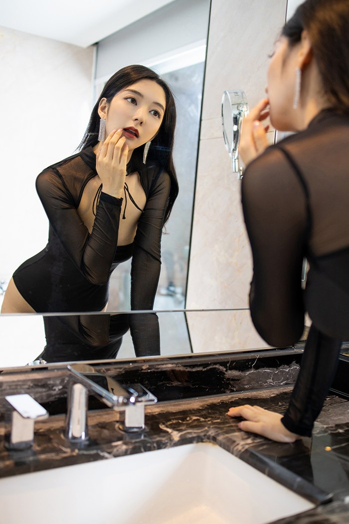 极品翘臀美女风情女郎小热巴黑丝束腰嫩白肌肤美不可言高清美女图片图片
