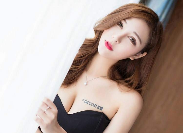 包臀裙美女图片