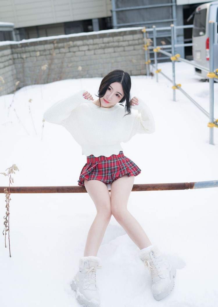 包臀裙美女图片