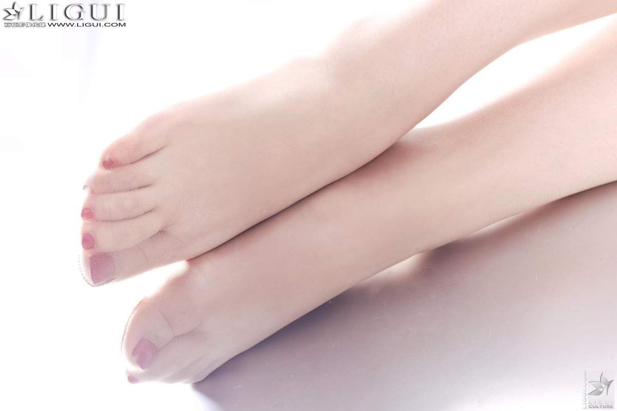 高跟鞋美女腿模孙千琪丝足OL写真集图片