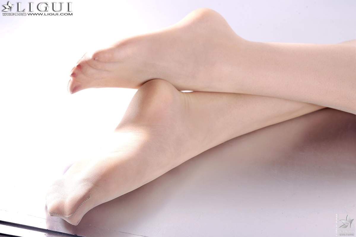 高跟鞋美女腿模孙千琪丝足OL写真集图片