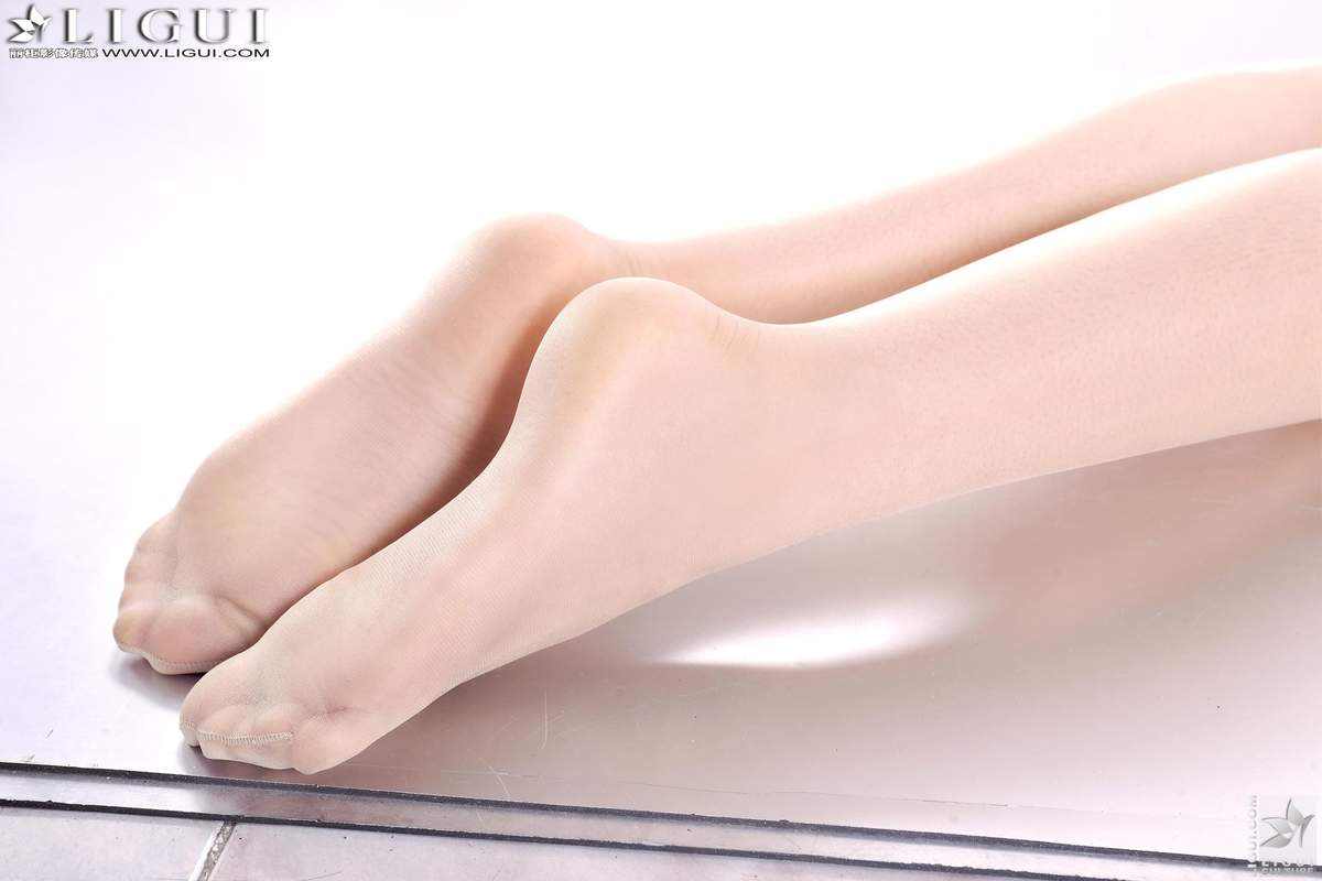高跟鞋美女腿模孙千琪丝足OL写真集图片