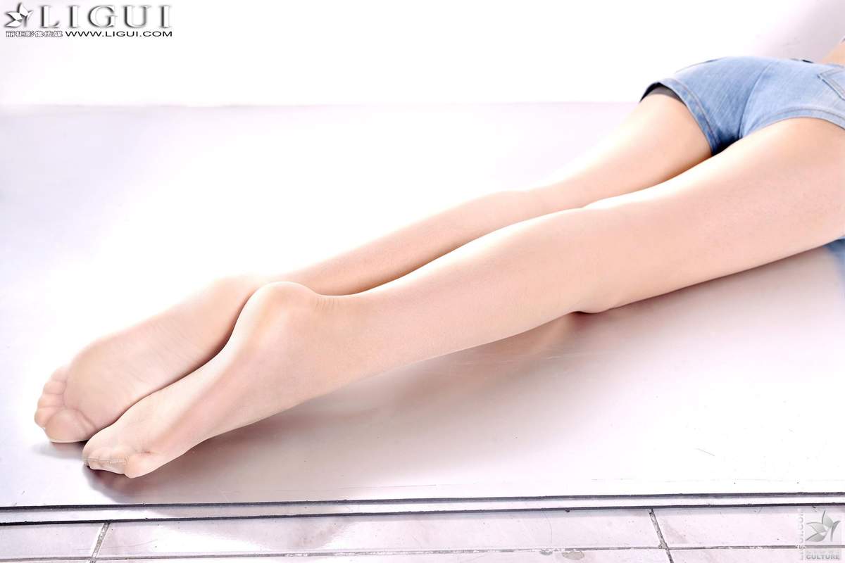 高跟鞋美女腿模孙千琪丝足OL写真集图片