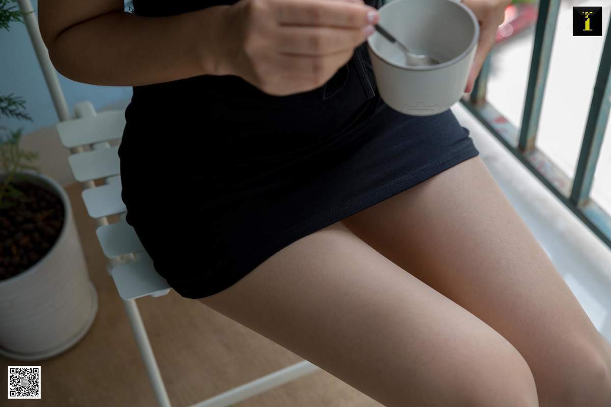 高跟鞋美女腿模孙千琪丝足OL写真集图片