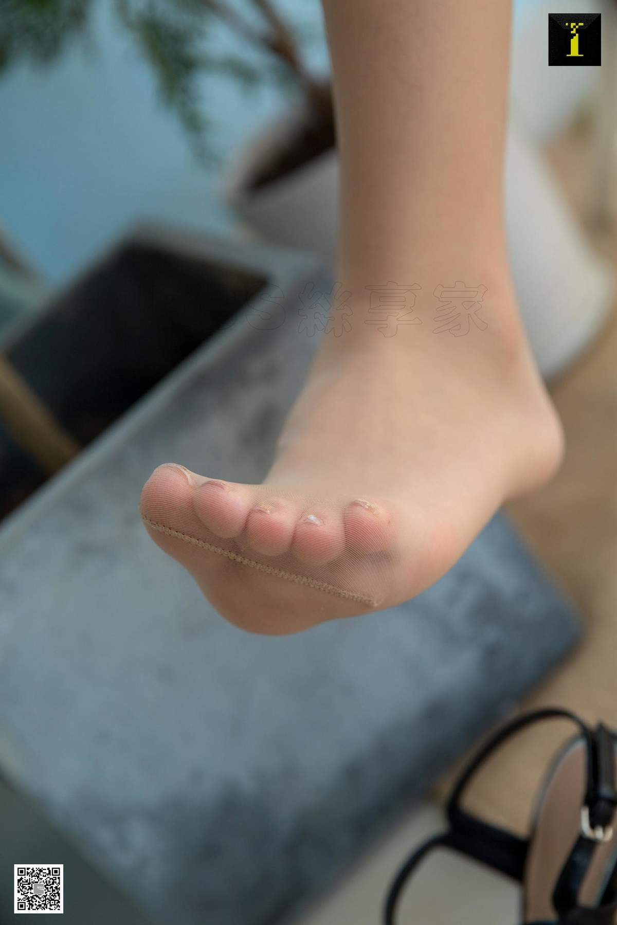 高跟鞋美女腿模孙千琪丝足OL写真集图片