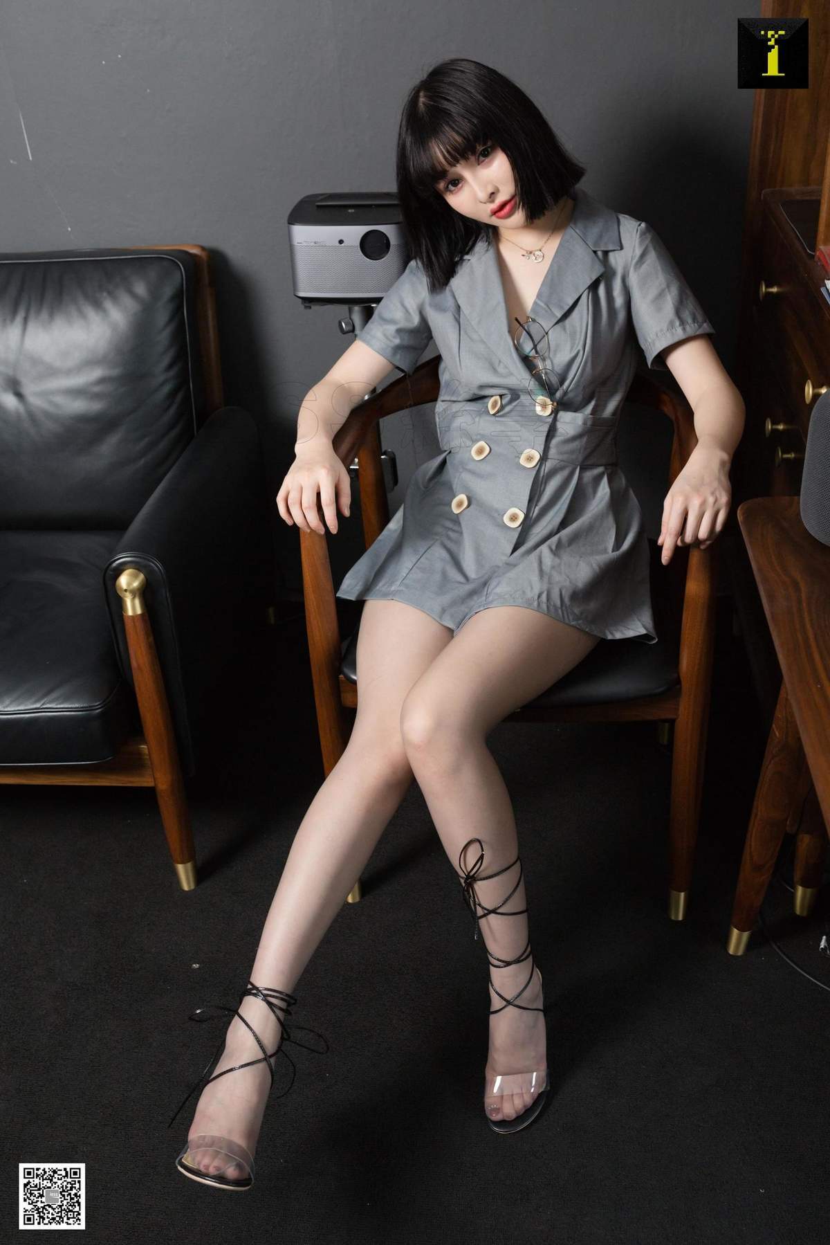 高跟鞋美女腿模孙千琪丝足OL写真集图片
