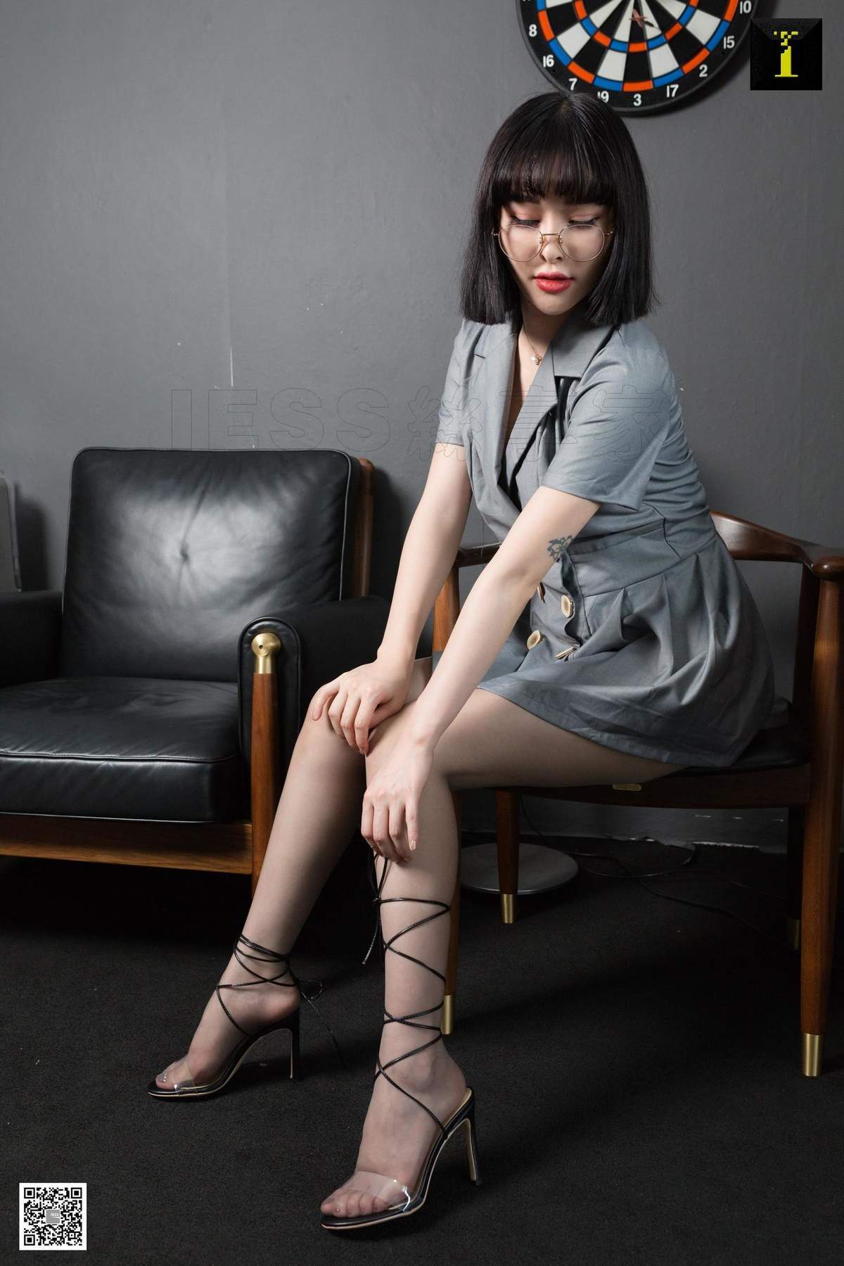 亚洲mm美腿高跟钟小八Tiara美腿写真集图片