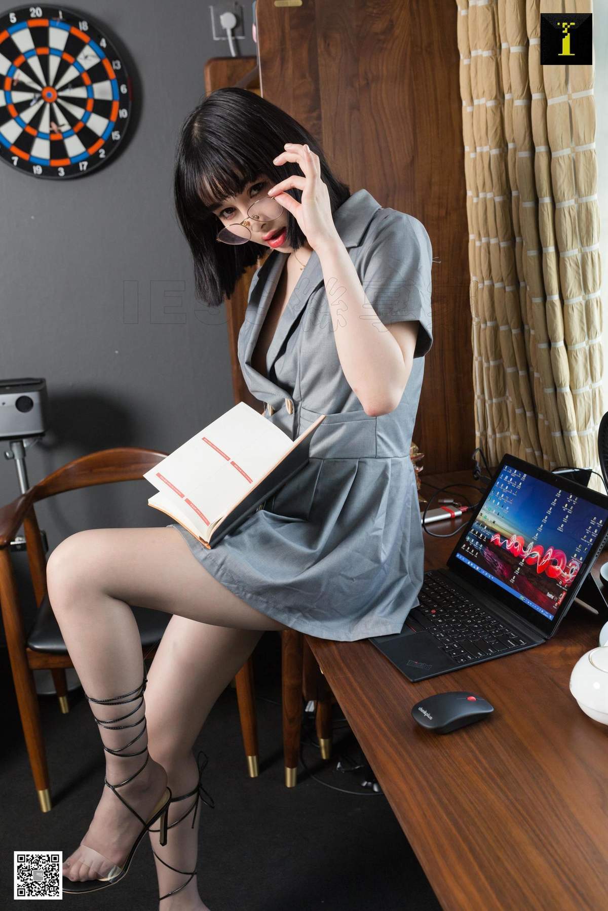 亚洲mm美腿高跟钟小八Tiara美腿写真集图片