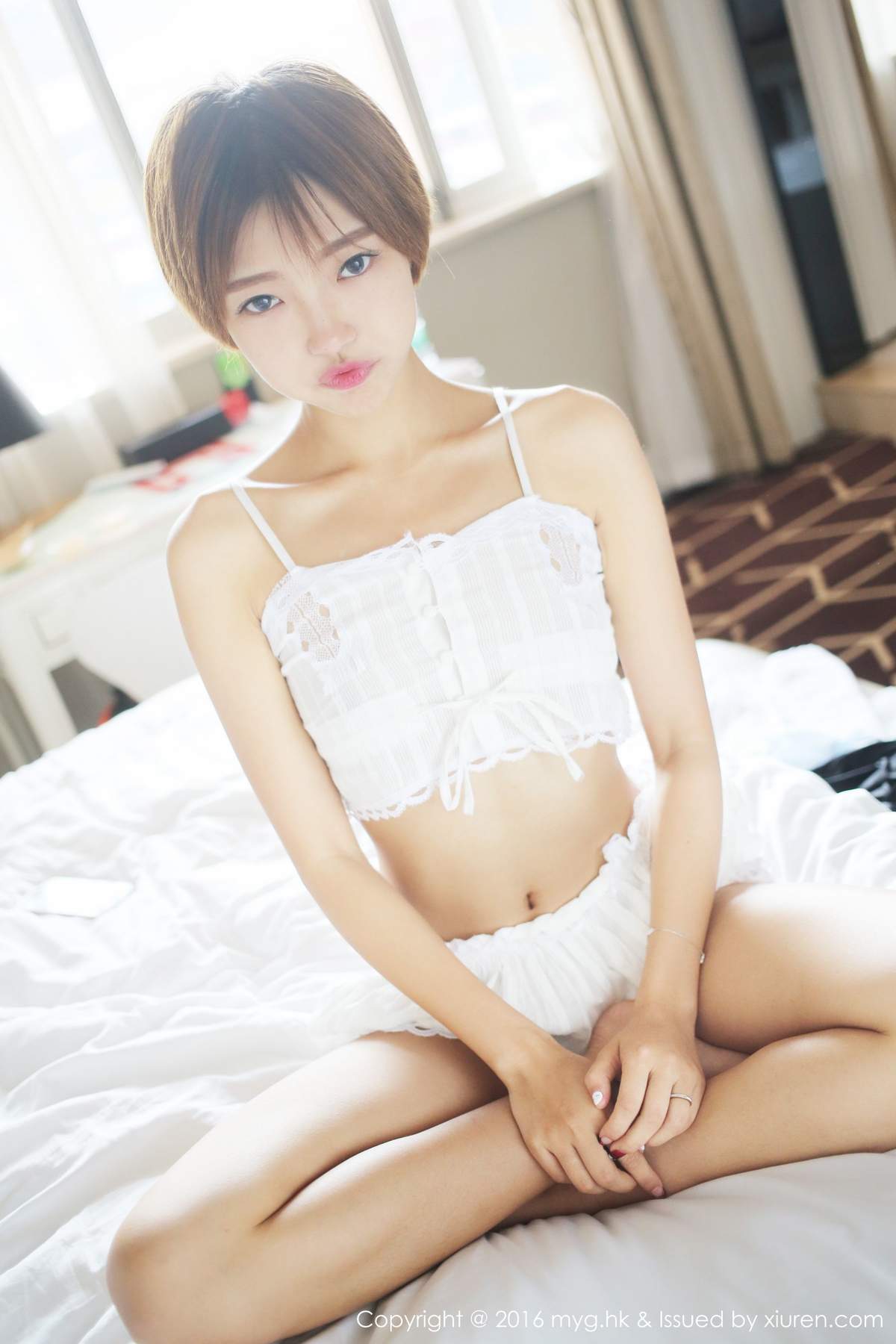 平胸女孩图片