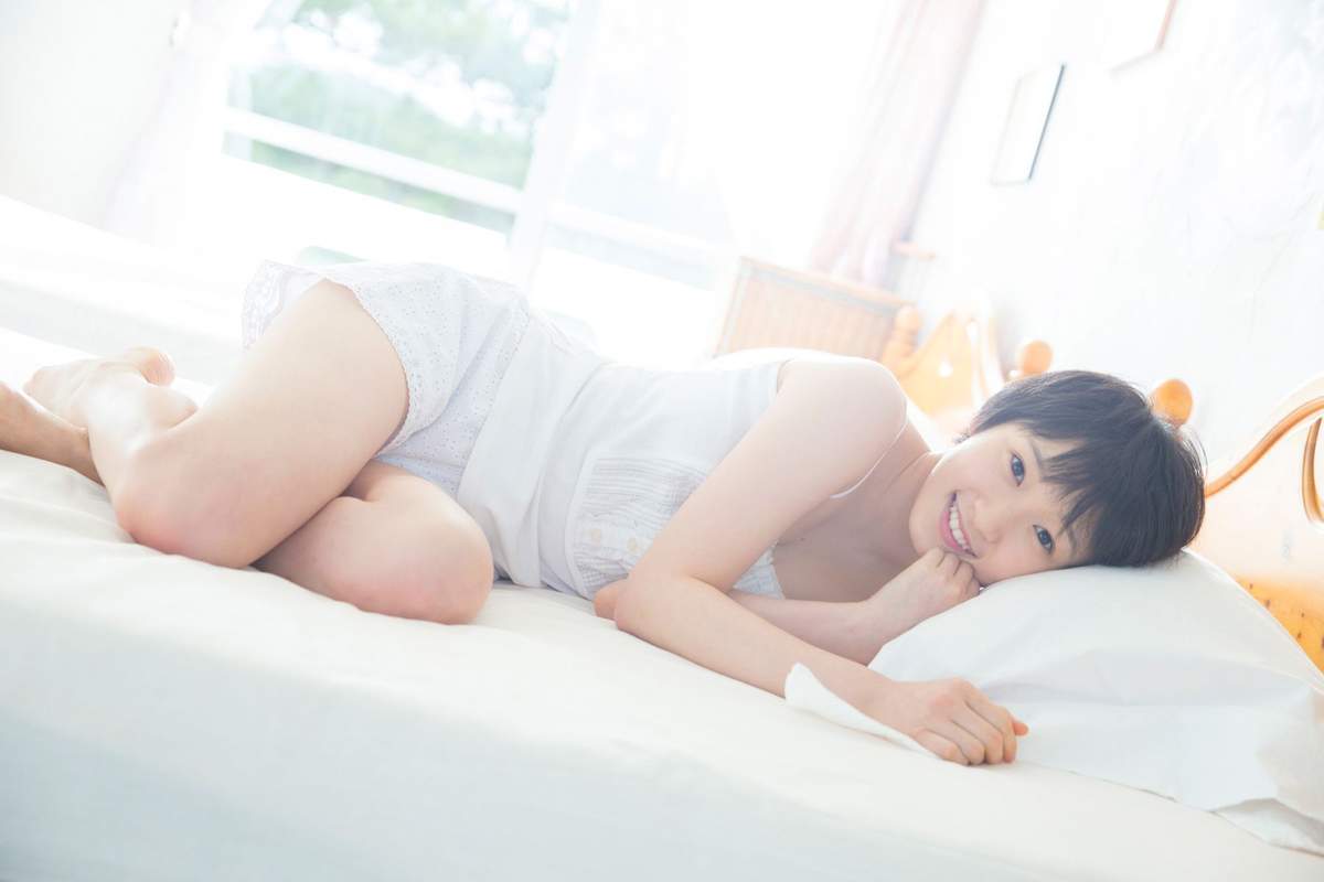 平胸妹子梦心月性感内衣与灵动韵味丝袜美女摄影写真集图片