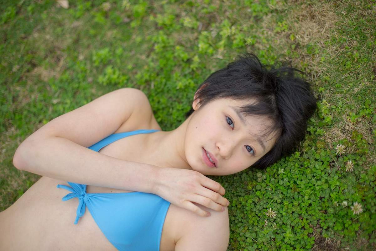 平胸妹子梦心月性感内衣与灵动韵味丝袜美女摄影写真集图片