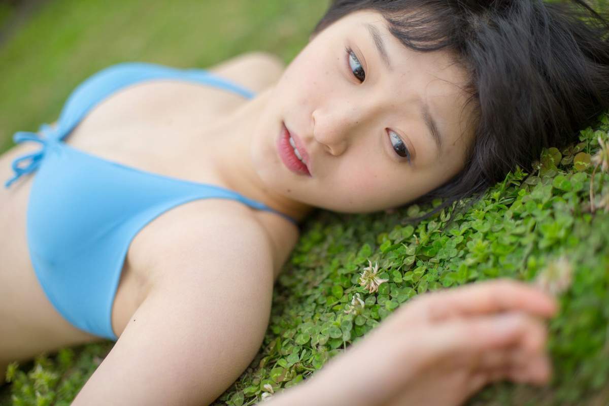 平胸妹子梦心月性感内衣与灵动韵味丝袜美女摄影写真集图片