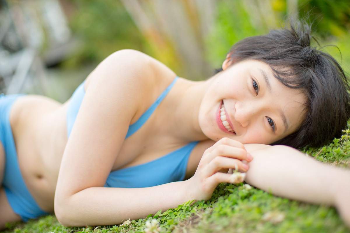 平胸妹子梦心月性感内衣与灵动韵味丝袜美女摄影写真集图片