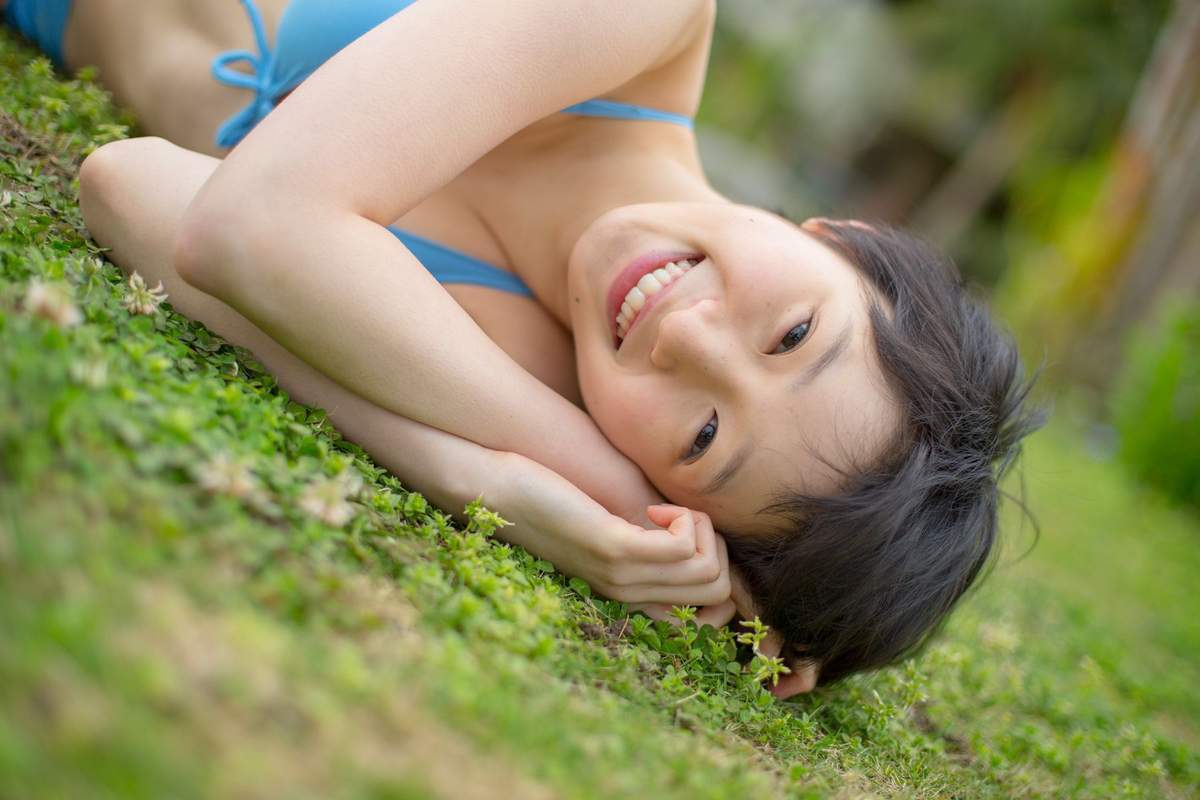 平胸妹子梦心月性感内衣与灵动韵味丝袜美女摄影写真集图片