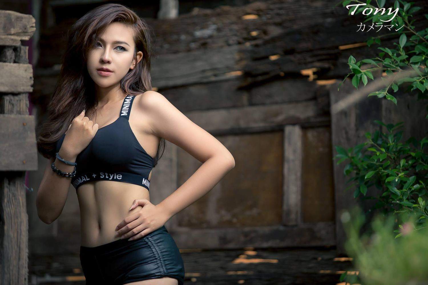 日本女优90后小美女透明丝袜顶级美女长发写真套图图片