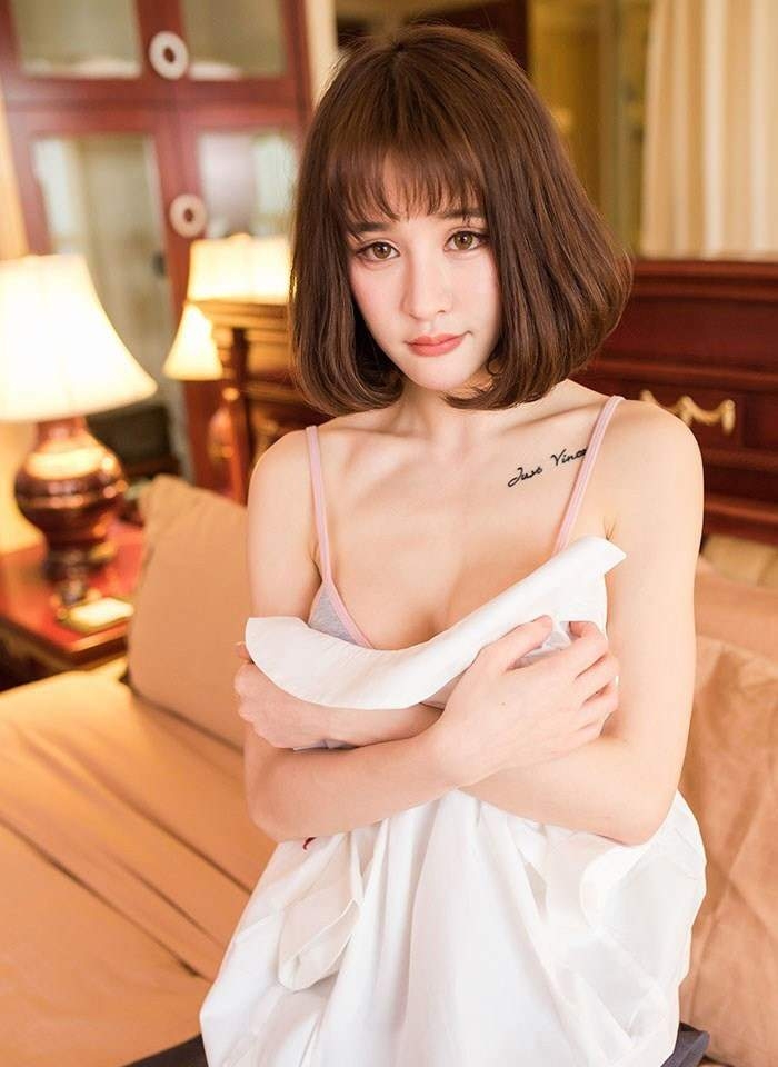 日本女优90后小美女透明丝袜顶级美女长发写真套图图片