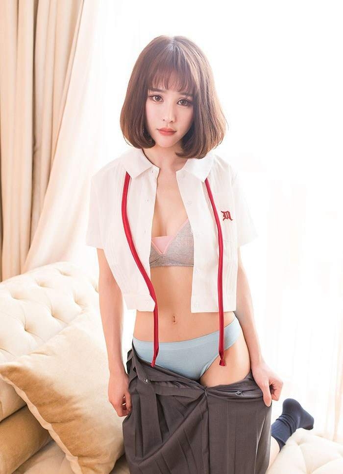 日本女优90后小美女透明丝袜顶级美女长发写真套图图片